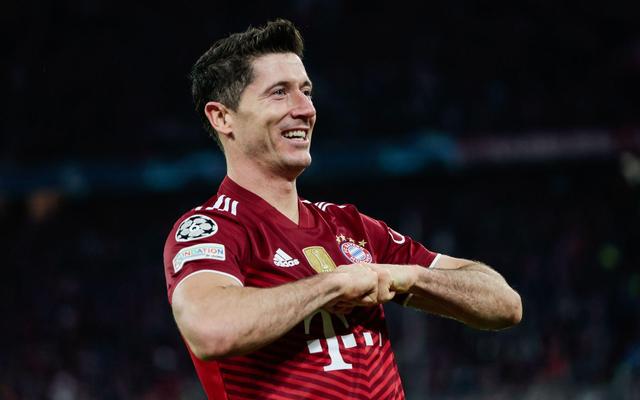 每体：莱万愿意接受降薪+替补，2026年初将和巴萨再谈