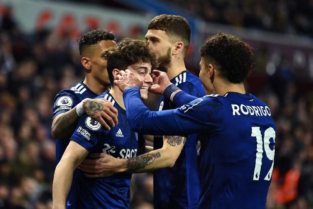 凯利这个被动，连着几次找霍伊伦最后还是没找到，（老板增资在即了）