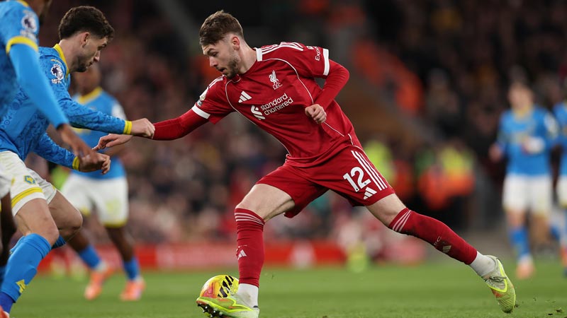 队友接连被罚下！维尼修斯讽刺裁判：多来点红牌吧！