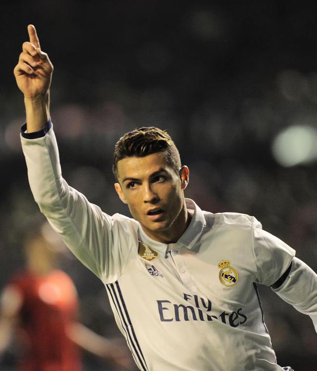 英超战报：埃基蒂克双响，田中碧绝平，利兹联3-3利物浦