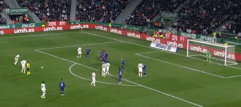 米体：意甲启用高可见度足球，荧光橙配色以往仅用于极端天气