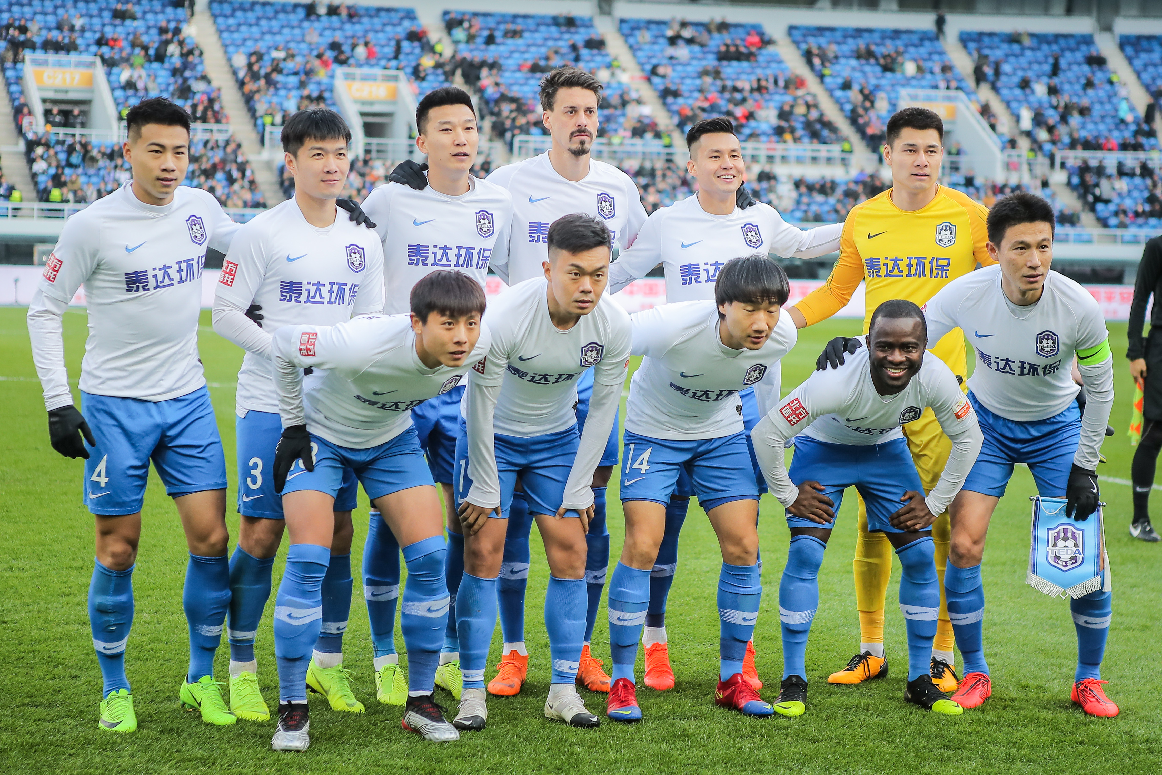 19投10中狂砍30+8+8，詹姆斯力挽狂澜夺回球权，稳胜东契奇