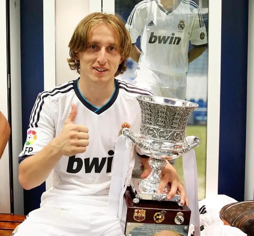 德拉富恩特：乌奈-西蒙明天能上，我们会派上最好的阵容