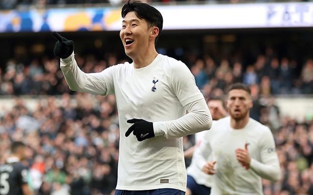 凯恩：这是我们有史以来最好的阵容；被视为夺冠大热必须接受