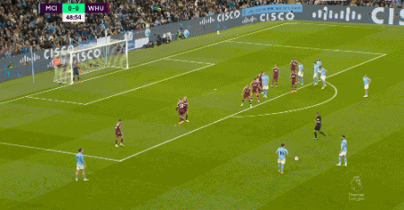 替补球员关键进球逆转比赛局势