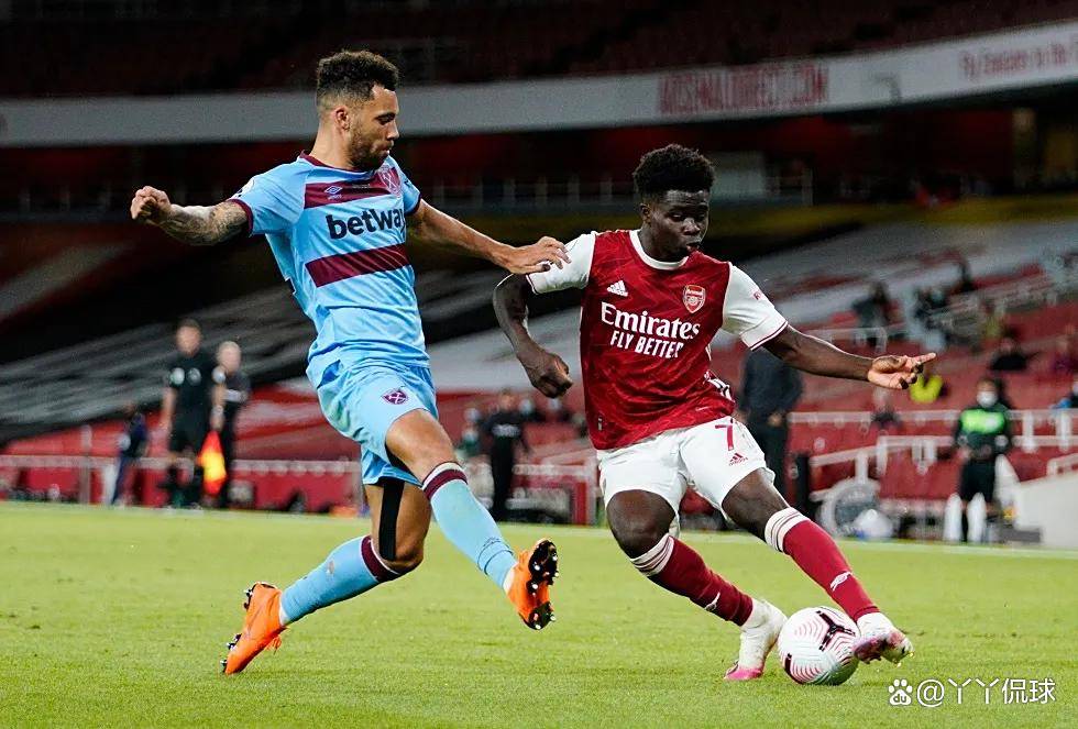 杰伦·约翰逊半场三双创纪录，成道格·里弗斯后首人